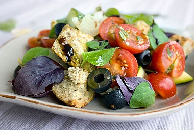 Tomato olive salad